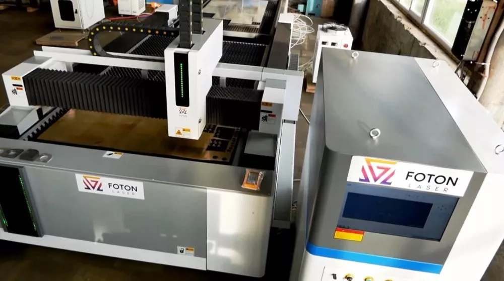 FL-L1530FER-8000-D350-IPG Лазерный станок для резки листового металла и труб со сменным столом