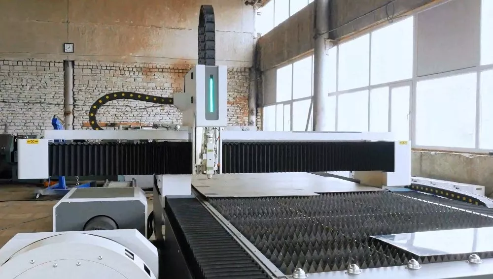 FL-L1530FR-12000-D220-Raycus Лазерный станок для резки листового металла и труб